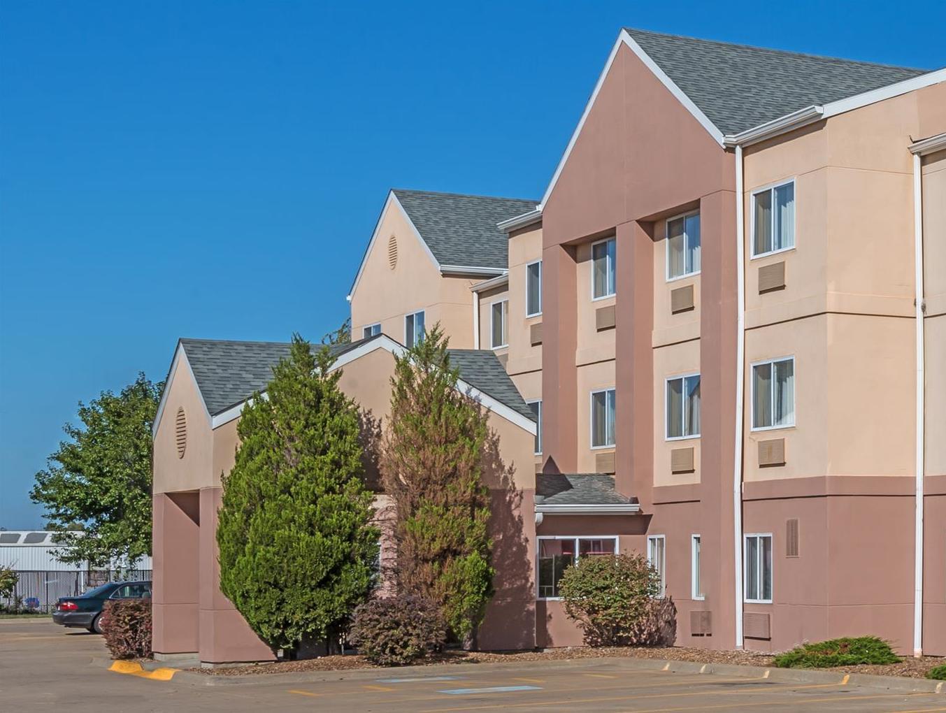 Hotel Baymont By Wyndham Salina Exterior foto