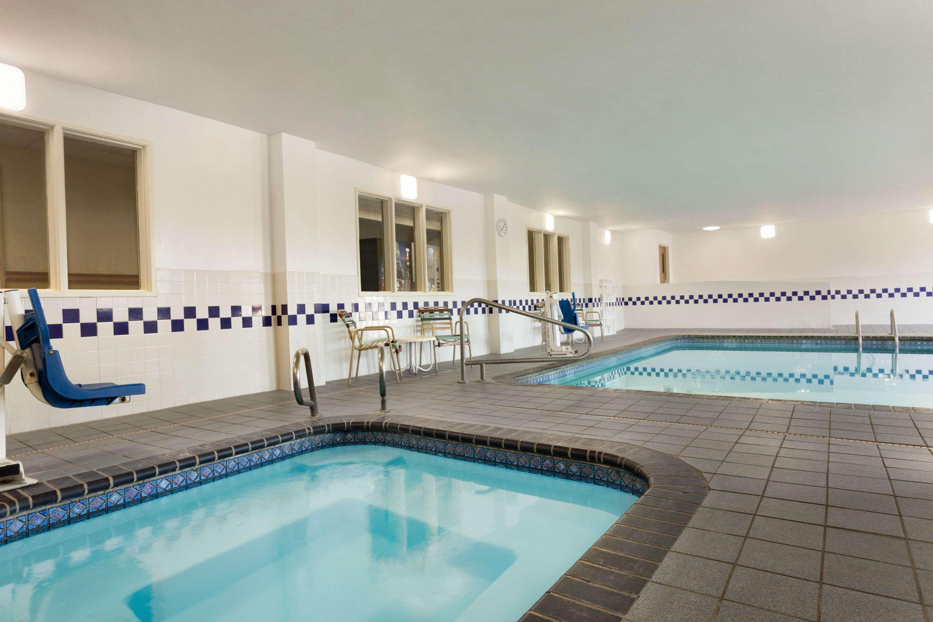Hotel Baymont By Wyndham Salina Exterior foto