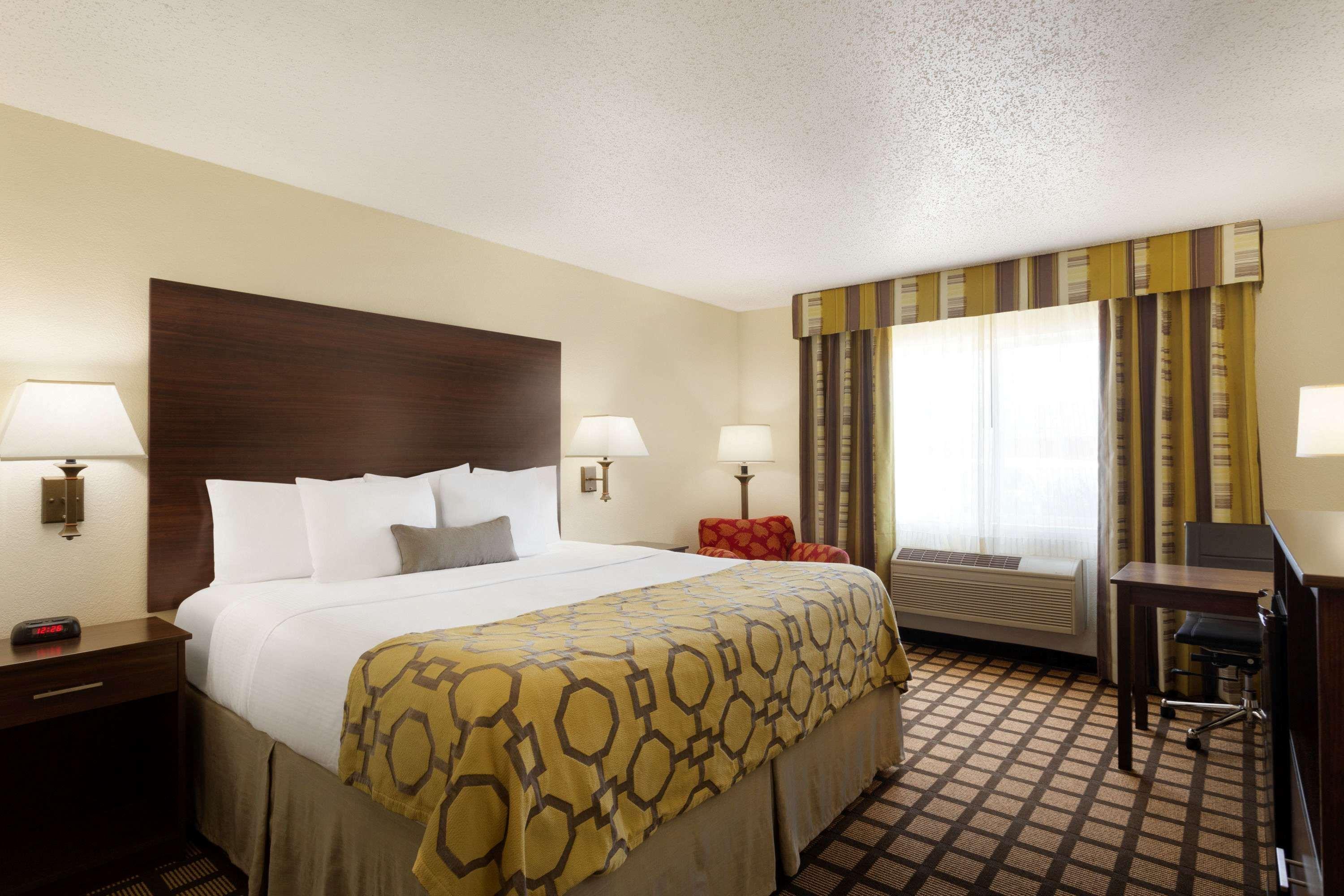 Hotel Baymont By Wyndham Salina Exterior foto