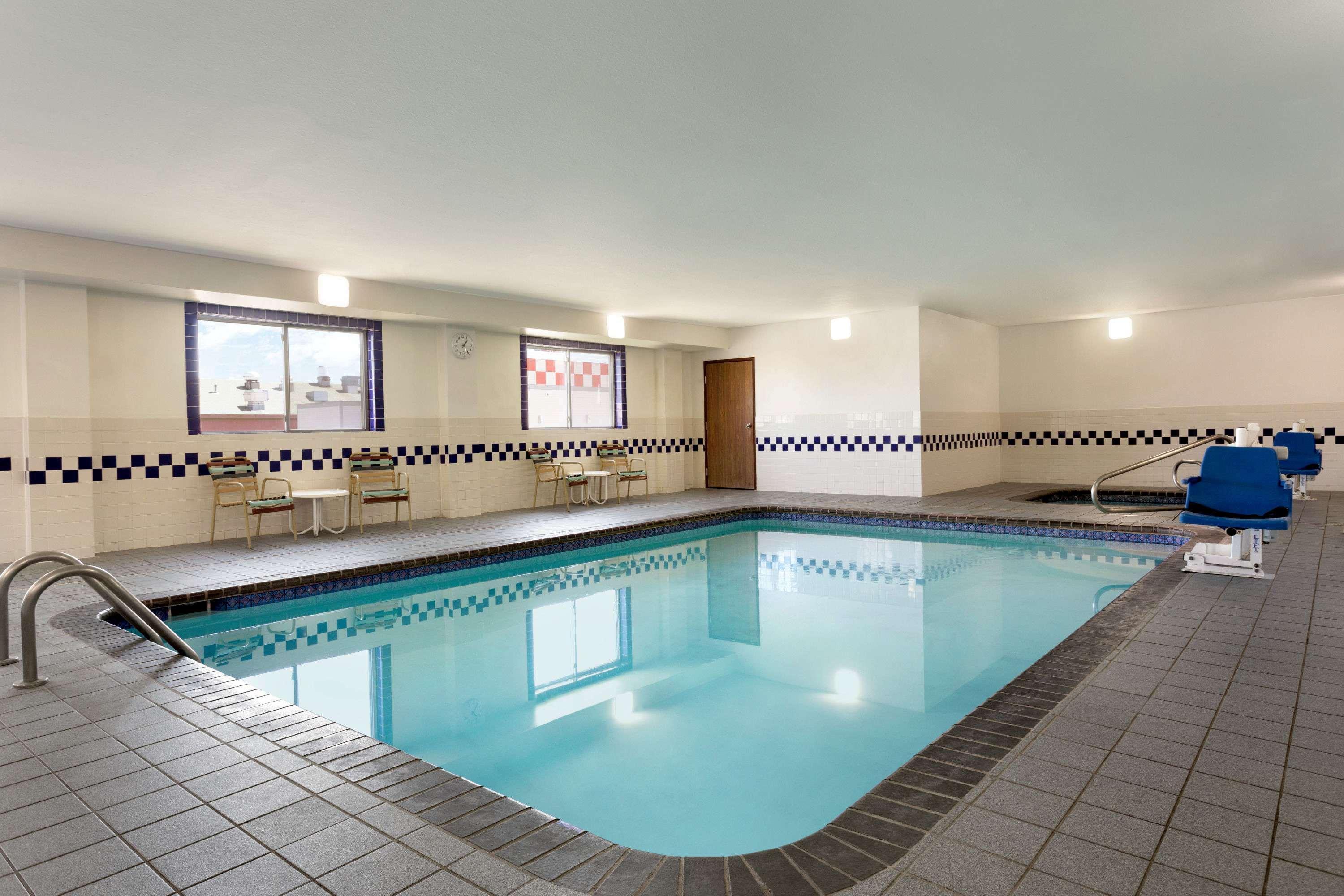 Hotel Baymont By Wyndham Salina Exterior foto
